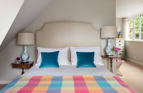 Pulborough Otro | Nest Stay - Two Luxurious Properties Rented Together
