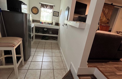 Glen Rose Apartamento | Nestle Inn-centrally located-walk to historic town Square-Big Rocks park & more