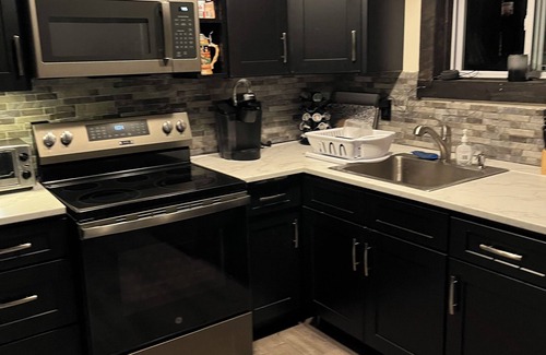 Whitehall Cabina | Nestled along the Mettowee River this charming 2-bedroom cabin in Whitehall