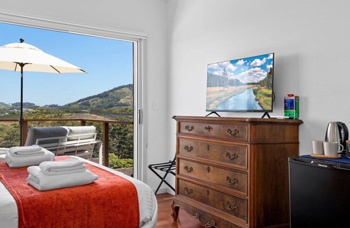 Korora Casa | Nestled at the top of the mountain - Ciao Korora overlooks the ocean with magnificent views.