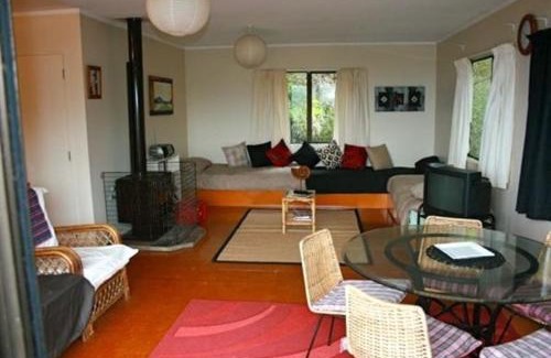 Pukawa Casa | Nestled Atop the Lane - Pukawa Bay Holiday Home