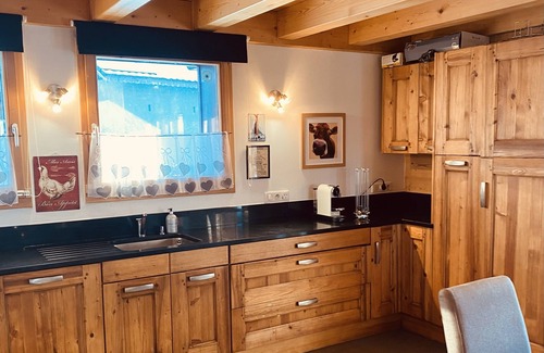 Seytroux Chalet De Esquí | Nestled between the mountains and the lake you will find this charming chalet!