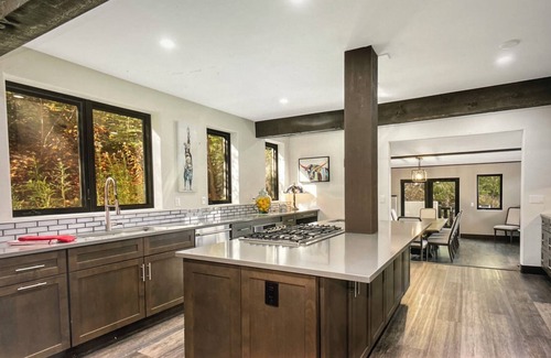 Eagle-Vail Casa | Nestled btw Vail & Beaver Creek, up to 27 people, golf, pickleball, trails close