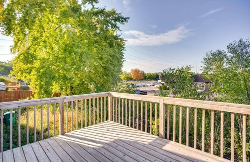 Brooklyn Park Casa | Nestled in a quiet, safe neighborhood close to highway.