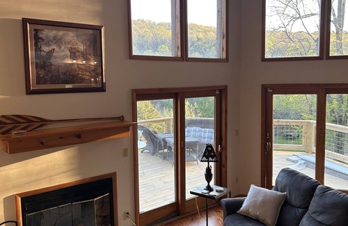 Flippin Cabina | Nestled in a valley on Crooked Creek. Beautiful views and wildlife. Dog friendly