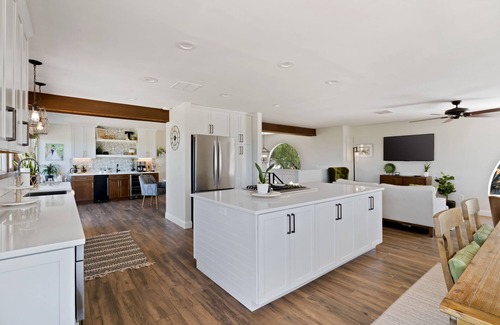 Tucson Casa | Nestled in the beautiful desert of Tucson, this home will take your breath away.