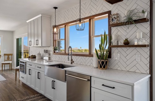 Tucson Casa | Nestled in the beautiful desert of Tucson, this home will take your breath away.