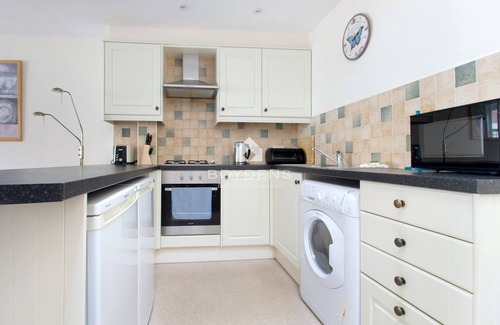 Frinton-on-Sea Casa | Nestled in the heart of Frinton on Sea is this terraced mews cottage offering open plan living