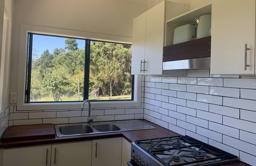 Fernbrook Cabaña | Nestled in the heart of Nature, Coachwood Cottage is Cozy and Peaceful.