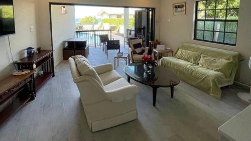 Fitts Village Apartamento | Nestled in the heart of Fitts Village, Zinnia becons with the promise of a costa