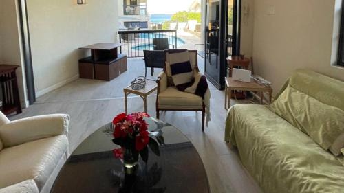 Fitts Village Apartamento | Nestled in the heart of Fitts Village, Zinnia becons with the promise of a costa