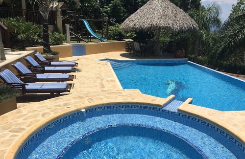 Esparza Villa | Ubicado en la selva tropical con fabulosas vistas sin obstáculos.