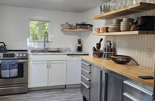 University Place Casa | Nestled in the charming University Place, our cozy house is a perfect retreat!