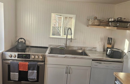 University Place Casa | Nestled in the charming University Place, our cozy house is a perfect retreat!
