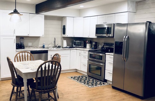 Muldoon Casa | Enclavado en el condado de Fayette es una casa de madera A en el país, Muldoon Get Away