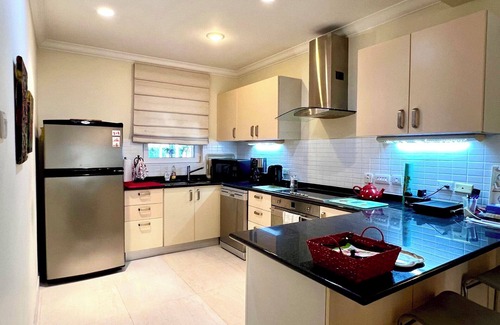 Callendar Condominio | Nestled on the prestigious Barbados Golf Course, this charming two-bedroom called “Island Time”