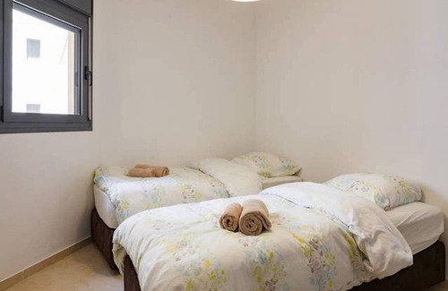 Netanya Apartamento | Netanya Family Apartment with Balcony by FeelHome