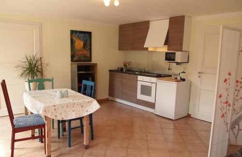 Mesekenhagen Apartamento | NEU Fewo im Bauernhaus mit idyllischem Innenhof und Naturgarten