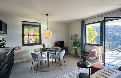 Colmegna Apartamento | Neu Renovierte Ferienwohnung mit Fantastischem Ausblick auf den Lago Maggiore