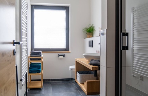 Ernst Apartamento | Neu Renovierte, Moderne Ferienwohnung 2-4 Personen