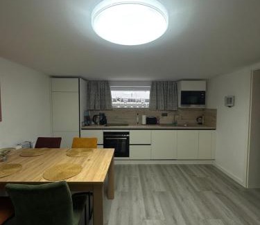 Loehne Casa | NEU renoviertes Apartment 3 Zimmer 4 Boxspringbetten moderne Küche und vieles mehr