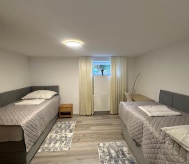 Loehne Casa | NEU renoviertes Apartment 3 Zimmer 4 Boxspringbetten moderne Küche und vieles mehr