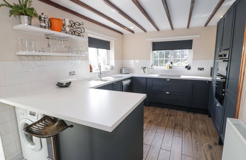 Corwen Cabaña | NEUADD WEN, pet friendly, character holiday cottage in Cerrigydrudion