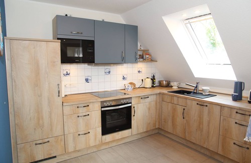 Eilsum Apartamento | Neue 80qm Ferienwohnung für 4 Pers. + 2 Hunde mit Kamin, Balkon & Wasserblick