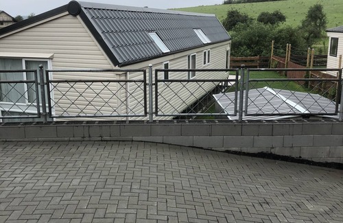 Kradenbach Casa | Neugebautes Challet, mit Terrasse, Grill & Sportaktivitäten, Nahe Daun Zentrum