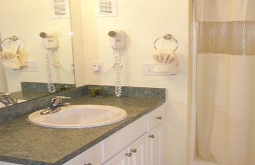 New Bern Apartamento | Neuse River Condo with Marina View in New Bern - Two Bedroom Condo#1
