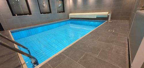 Uedesheim Casa | Neusse Ferienwohnung mit Schwimmbad