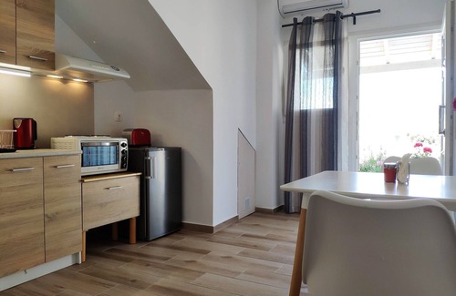 Pilalimata Apartamento | Nuevo estudio moderno junto al mar.