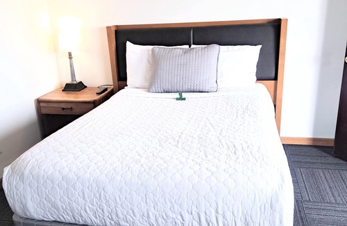 Marshfield Hotel | Neva Jean Motel