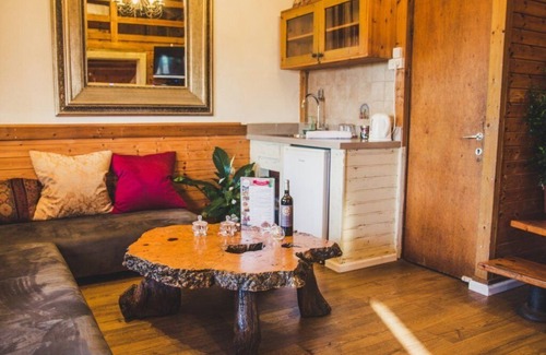 Beer Tuvia Cama Y Desayuno | Neve Bar boutique hotel in the village