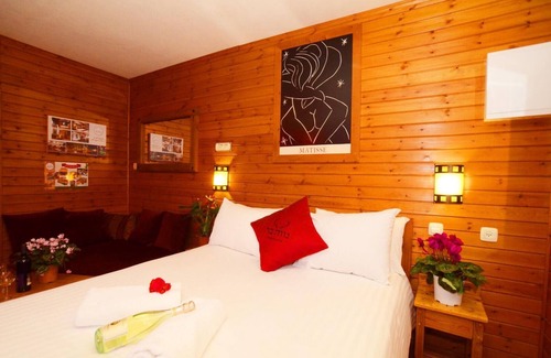 Beer Tuvia Cama Y Desayuno | Neve Bar boutique hotel in the village