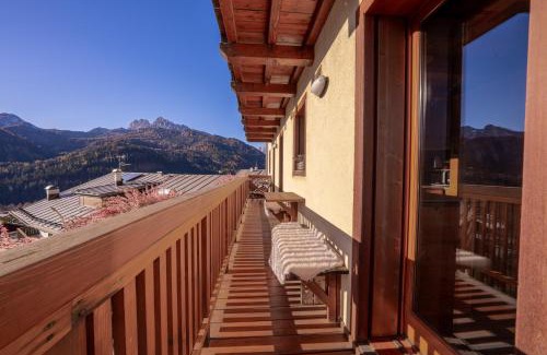 San Vito di Cadore Apartamento | NeveSole Chalet - Charming Flat Near Dolomiti Ski Slopes