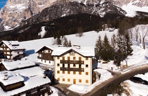 San Vito di Cadore Apartamento | NeveSole Chalet - Charming Flat Near Dolomiti Ski Slopes