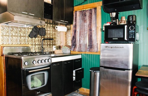 Neal Cabina | NEW! #1 ~ Modern Hunting One Room Cabin ~ Wheelchair Accessible