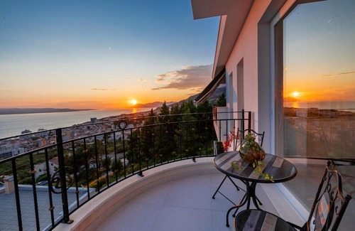 Moca Apartamento | New -150m2 Penthouse With Shared Pool - Villa Smaragd