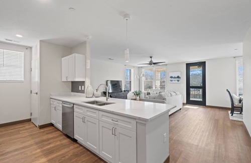 Arlington Apartamento | New! 1BR 1BA Apt in Downtown Historic Arlington Depot Square, Large Balcony