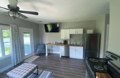 Elizabethton Cabina | New! 1BR on Watauga River near Watauga Lake