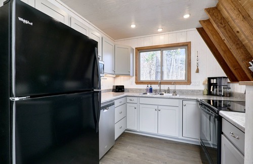 Wright City Chalet De Esquí | NEW! 2/1.5 Chalet, Outdoor Oasis tucked away on Turrach lake