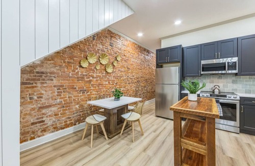 North Philadelphia West Apartamento | New 2/2 Across from Fairmount Park | 10 Mins to DT