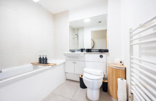 Whittington Apartamento | New 2 Bed 2 Bath APT Perfect For Long Stays & Contractors