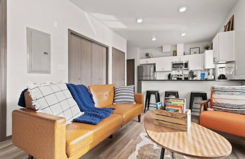 South Perry District Apartamento | New 2 Bed 2 Bath Near Perry District and DT