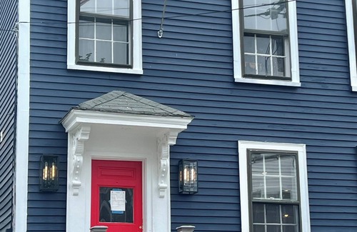 Marblehead Apartamento | NEW 2 Bed w AC, Excellent Location Downtown MHD by Harbor, Sleeps 6 parking