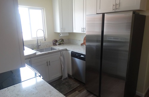 Mira Mesa Casa | New 2-bedroom detached house with full Kitchen WiFi, AC Laundry, Courtyard