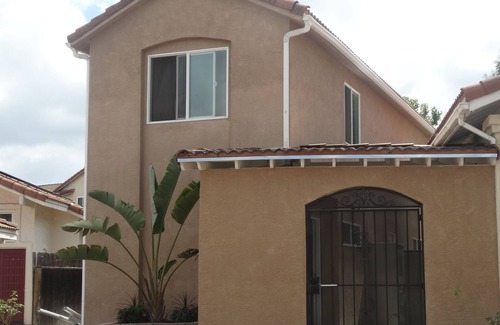 Mira Mesa Casa | New 2-bedroom detached house with full Kitchen WiFi, AC Laundry, Courtyard
