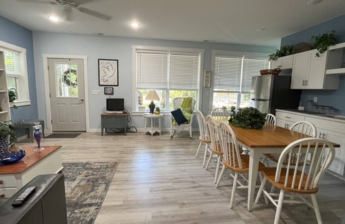 Heathsville Cabaña | New 2-bedroom fully equipped creek cottage sleeps 6 WiFi and AC in Heathsville