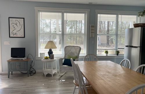 Heathsville Cabaña | New 2-bedroom fully equipped creek cottage sleeps 6 WiFi and AC in Heathsville